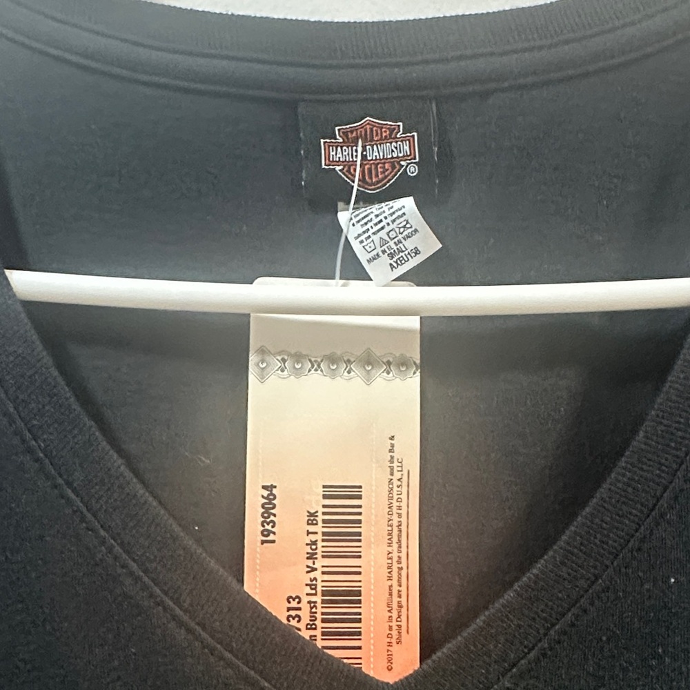 Harley-Davidson Black Tee with Green Skull Design - Picture 3 of 5
